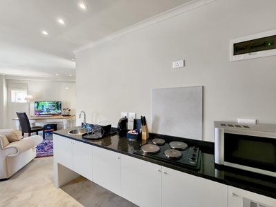 Deluxe Suite 203 / Kitchenette