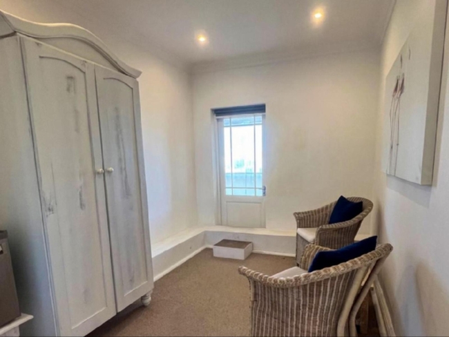 Double Rooms River View (shower only)