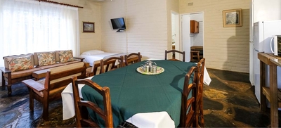 One-bedroom 4-sleeper (TV & limited hotel DSTV)