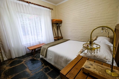One-bedroom 4-sleeper (TV & limited hotel DSTV)