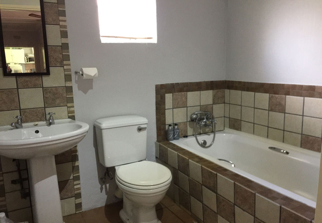 Apartment B -Bathroom with Bath