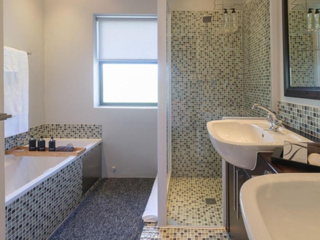 River Suite Strelitzia 