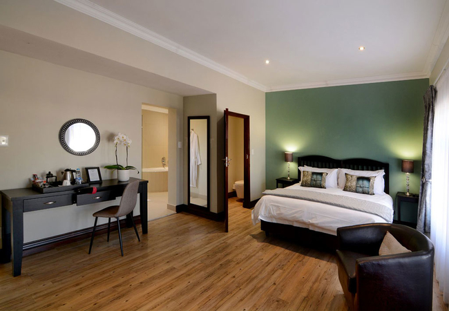 Superior Queen (2nd Floor) 