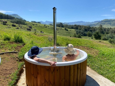 Honeyguide Mountain View with Hot Tub
