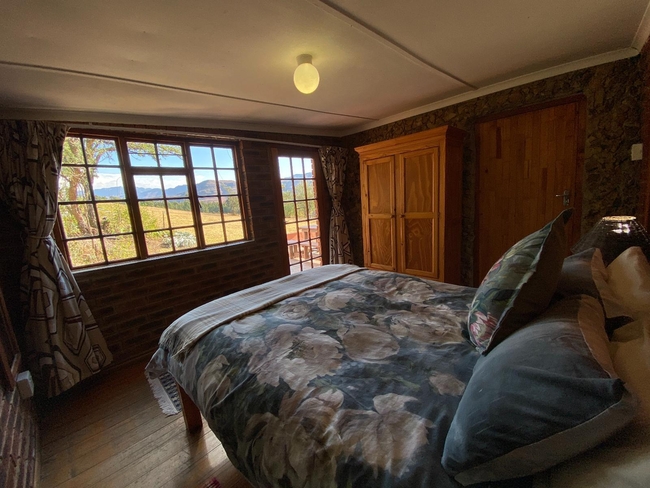 Honeyguide Mountain View with Hot Tub