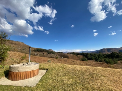 Honeyguide Mountain View with Hot Tub