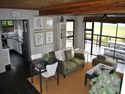 Lakeside Lodge (Private Jacuzzi)