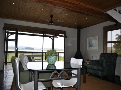 Lakeside Lodge (Private Jacuzzi)