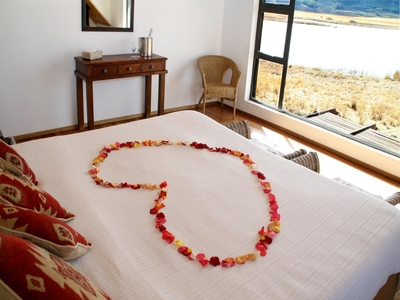 Lakeside Lodge (Private Jacuzzi)