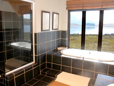Lakeside Lodge (Private Jacuzzi)