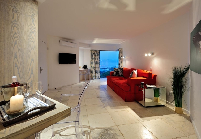 Luxury Sea Facing Family Suite -Room 4