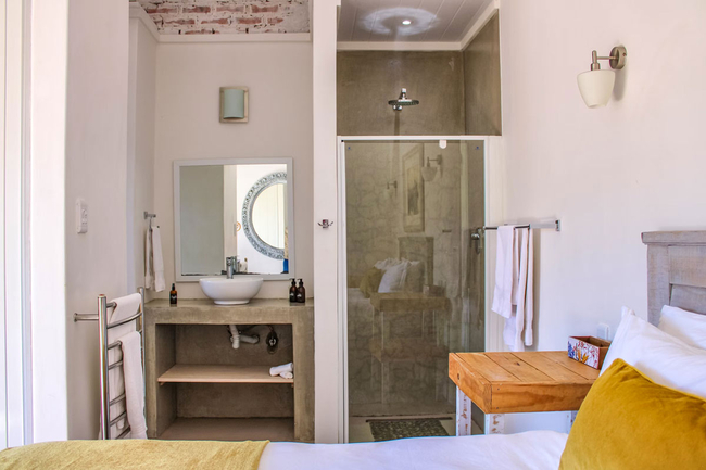 Mountain View Room 1