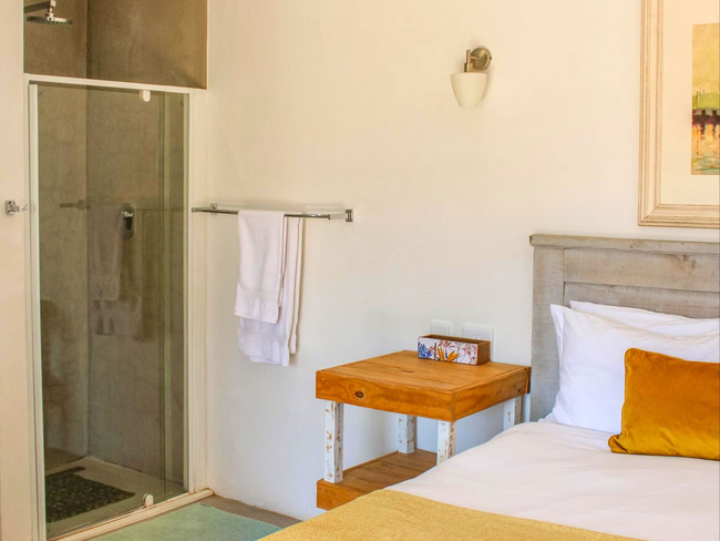 Mountain View Room 1