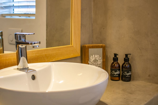 Mountain View Room 2