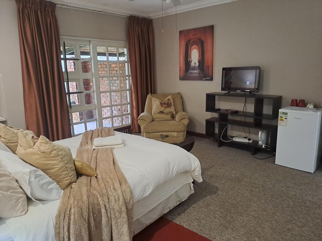 JeTaime Romantic Overnight Bedroom