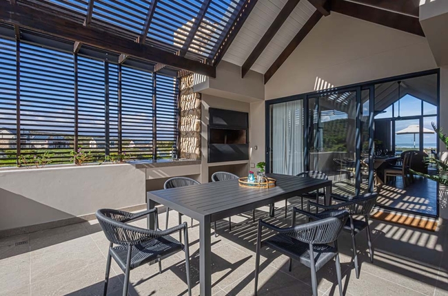 The Executive Villa with Lagoon View (Wood Fired Hot Tub 