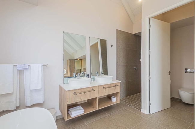 The Executive Villa with Lagoon View (Wood Fired Hot Tub 