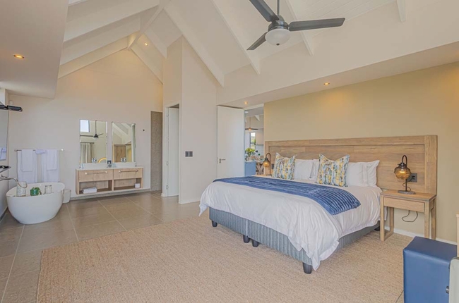 The Executive Villa with Lagoon View (Wood Fired Hot Tub 