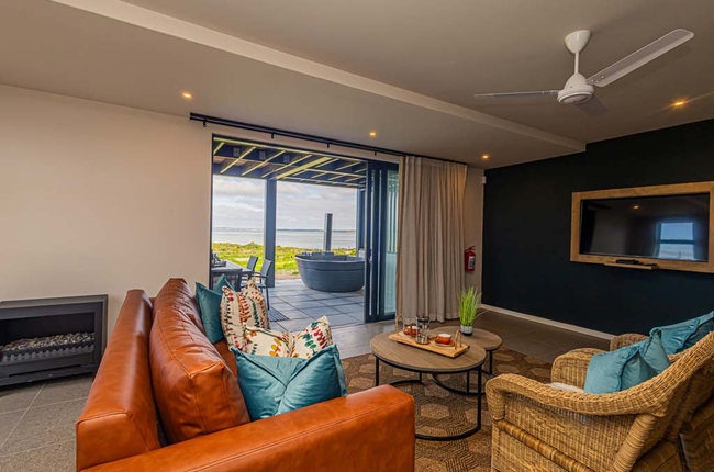 Deluxe Villa With Lagoon View (Wood Fired Hot Tub) 