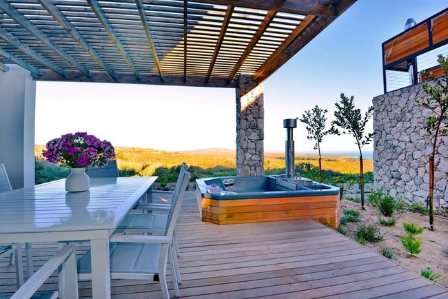 Luxury Villa Apartment (Wood Fired Hot Tub) 