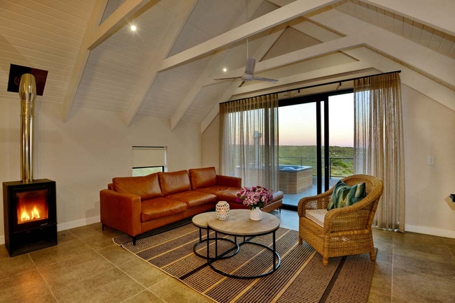 Luxury Villa Apartment (Wood Fired Hot Tub) 