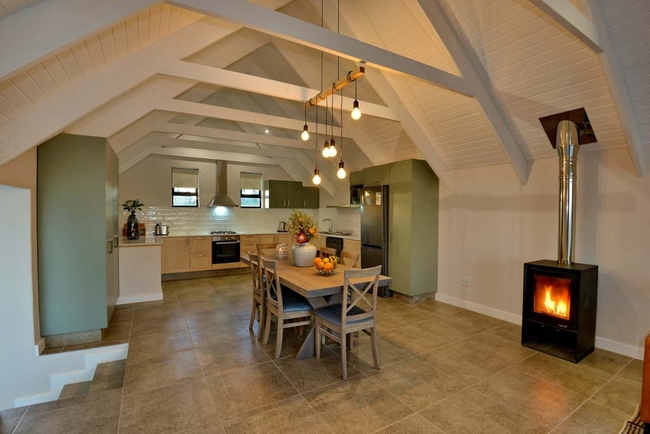 Luxury Villa Apartment (Wood Fired Hot Tub) 