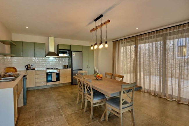 Luxury Villa Apartment (Wood Fired Hot Tub) 