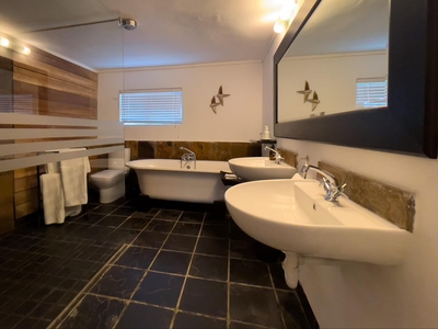 Luxury Garden Suite - Large King/Twins