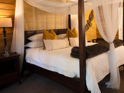 Deluxe Garden Suite - Four Poster King