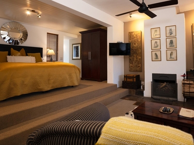 Squirrel Ridge Suite - Large King/Twins