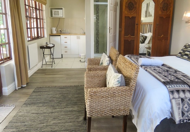 Queen Room with Kitchenette 