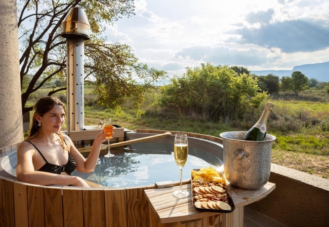 Luxury Bush Suite with hot tub