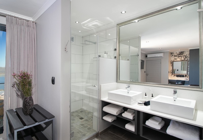 Family Unit Lagoon View with Balcony 