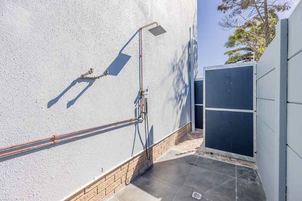Outdoor hot/cold shower