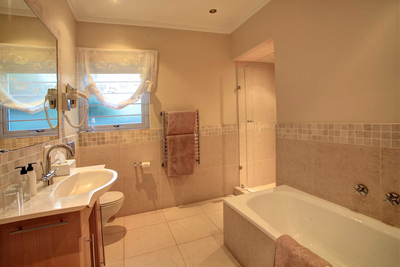 Queen Rooms