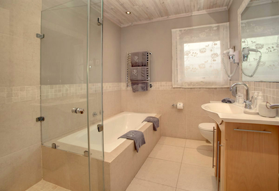Queen Rooms