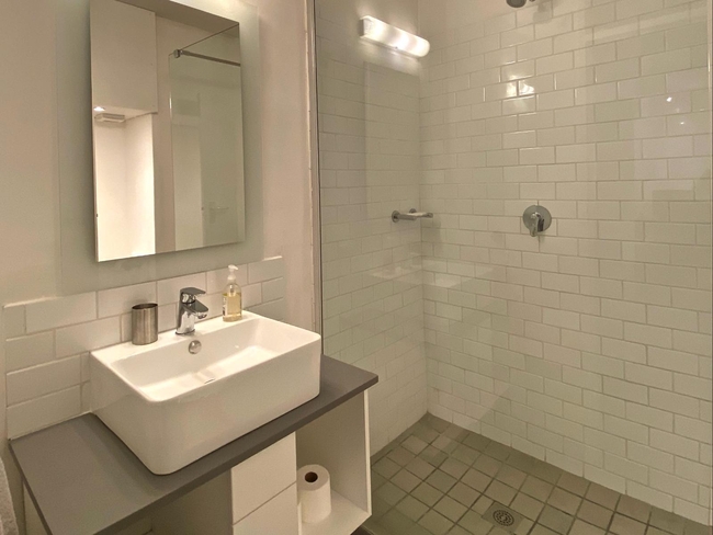 Superior One-Bedroom Apartment