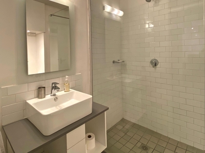 Superior One-Bedroom Apartment
