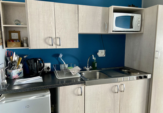  Equipped kitchenette