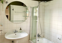 En-suite bathroom 