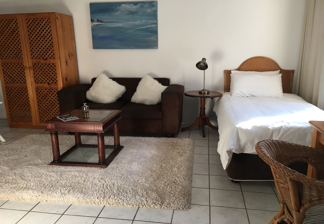 Flat No 5 Large Studio Unit Upstairs