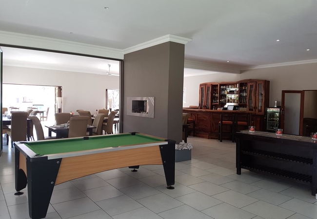 Dining area, bar & pool table