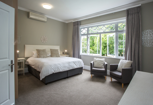 Room 4 - Garden View Twin / Double