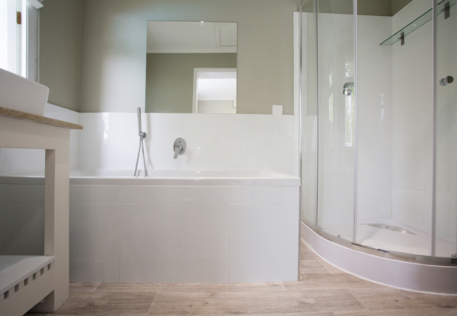 Room 4 - Garden View Twin / Double Bathroom