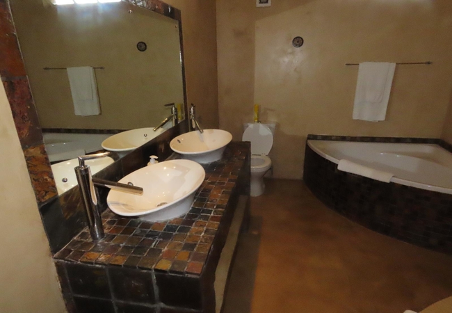 King Room 4 Bathroom