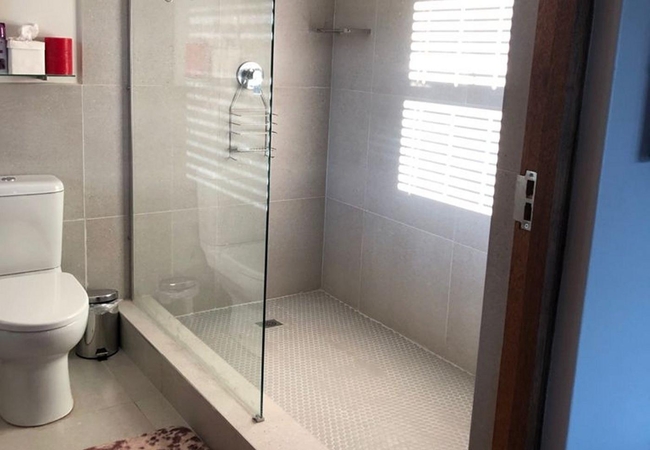 Large glass shower 