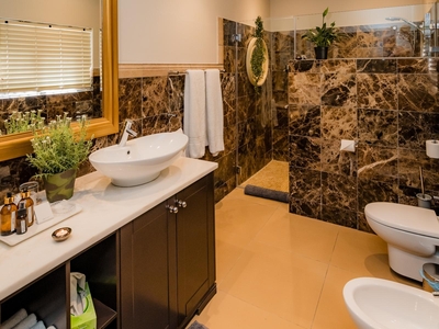 Luxury Suite: Tigers Eye