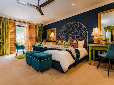 Luxury Suite: Lapis Lazuli