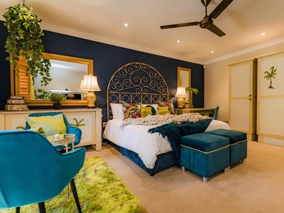 Luxury Suite: Lapis Lazuli