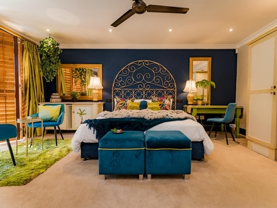Luxury Suite: Lapis Lazuli
